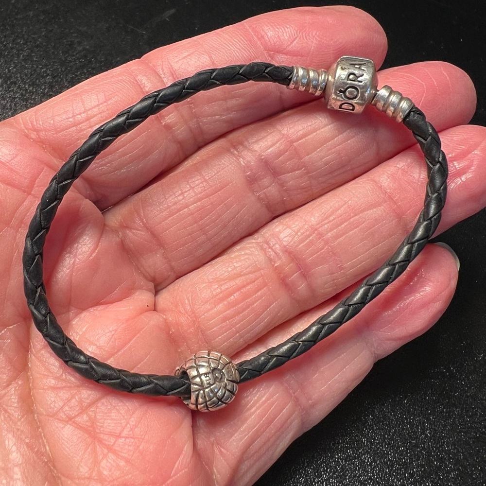 Pandora Moments Black Leather Sterling Silver 925 Acorn Charm Bracelet - Picture 3 of 8